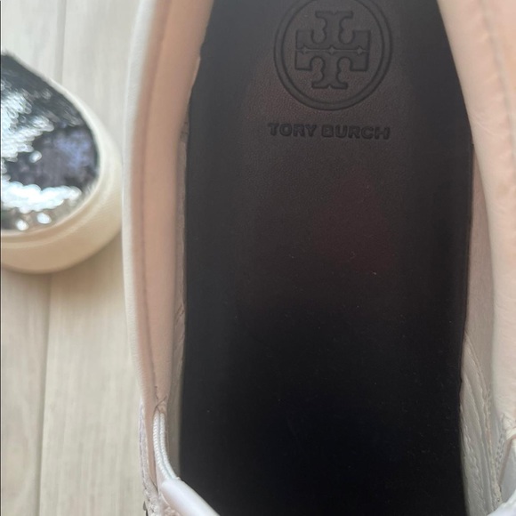 Tory Burch sneakers barely used only used 2 Times  super comfortable sneakers - Picture 3 of 4